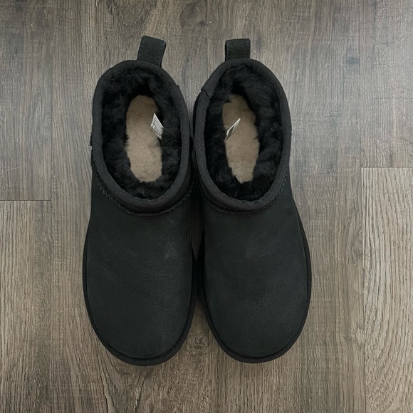 UGG Classic Ultra Mini Boot - Picture 4 of 8